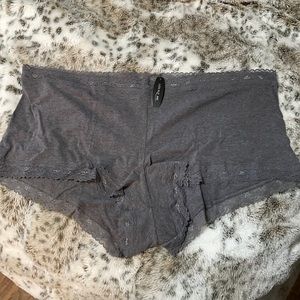 Cheeky style plus size panties with lace trim!